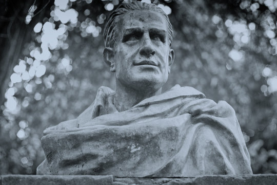 Luis Chamizo sculpture
