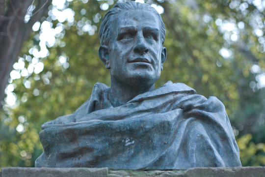 Luis Chamizo sculpture