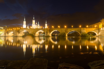 Fototapeta na wymiar Cathedral of Our Lady of the Pillar and Ebro river in night