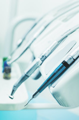 Periodontal ultrasonic scaler