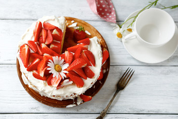 Cake with summer strawberries and air cream