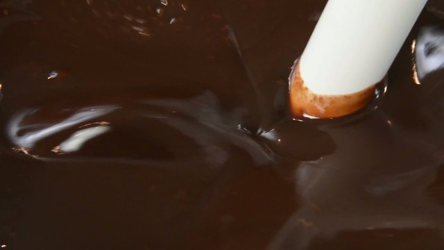 Whipping chocolate pudding with an electric mixer
