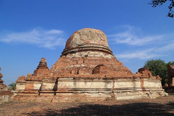 Wat Khudeedao, the ruin of a Buddhist temple in the Ayutthaya hi