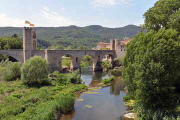 Brücke Pont Vell vor der Garrotxa bei Besalu