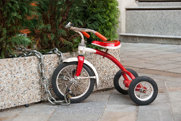 Fototapeta na wymiar Little bicycle with lock