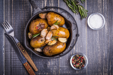 Сountry style potatoes with rosemary, garlic