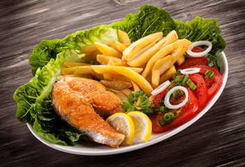 Fried salmon and vegetables