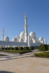 Fototapeta na wymiar View of grand mosque in Abu Dhabi