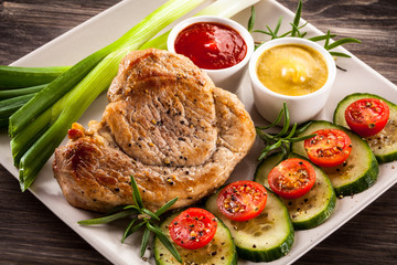 Grilled steak and vegetable salad