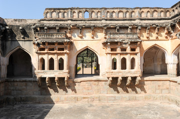 Obraz premium Queen's bath temple at Hampi