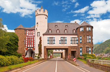 Kurioses Schloss Leyen in Gondorf an der Mosel