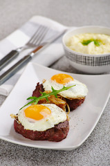 entrecote with a fried egg