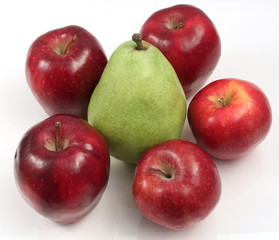 Five apples and a Pear