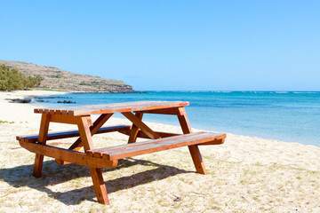 table pique-nique, plage de Cotton Bay, Rodrigues