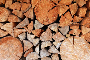 Дрова в поленнице
