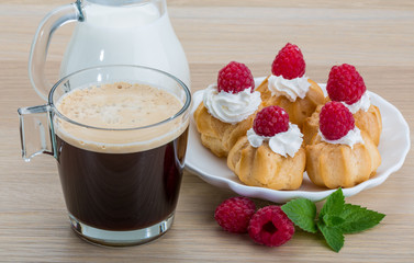 Profiterole with raspberry