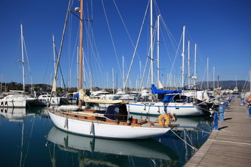 Obraz na płótnie Canvas Yachts and sail boats reflected in a Marina