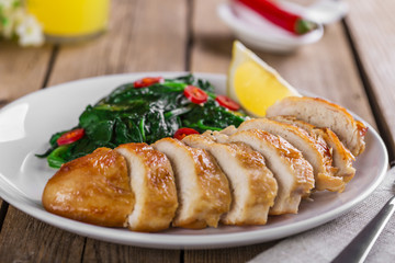 grilled chicken breast with spinach and peppers