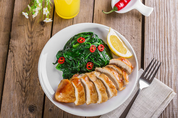 grilled chicken breast with spinach and peppers