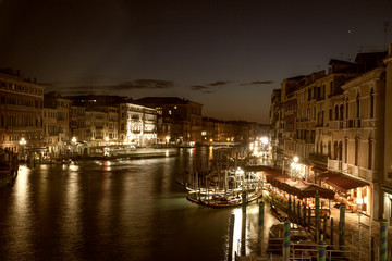 Fototapeta na wymiar Venezia. La città in di notte