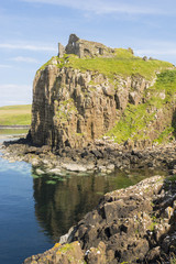 Fototapeta na wymiar Castillo de Duntulm, Escocia