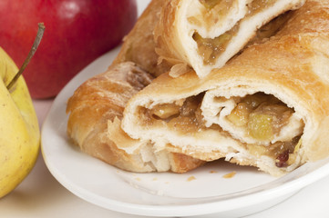 Strudel cake with apples