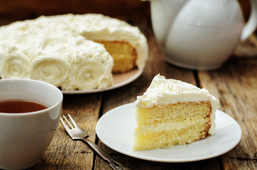 cake with vanilla cream in the form of roses