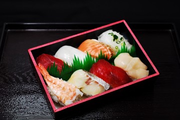シンプルな寿司弁当