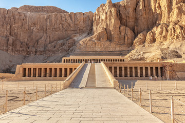 Hatshepsut temple - 78581220