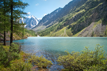 Fototapeta na wymiar middle Shavlinskiy Lake