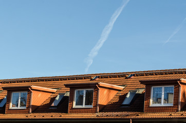 Dachgiebel mit Erker eines Wohnhauses