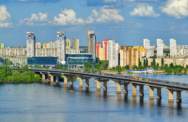 Vue sur le fleuve Dniepr à Kiev