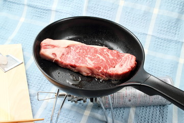 ソロキャンでステーキ