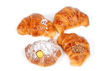 Fragranti Cornetti Ripieni di Creme e Marmellata