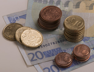Euro Cents auf Euro Scheinen