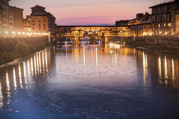 Fototapeta na wymiar Florence, Tuscany, Italy: Ponte vecchio at dusk