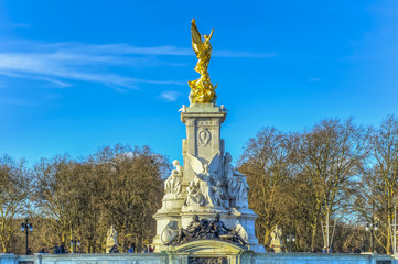Fototapeta na wymiar Architecture of Queen Victoria Memorial Statue at Buckingham Pal