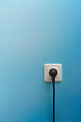 Single electric socket with plug