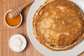 pancakes with sour cream and huney