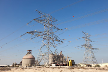 Obraz premium High voltage power line in Jebel Ali, Dubai, UAE