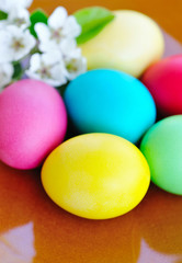 Fototapeta na wymiar Colored easter eggs with white flowers