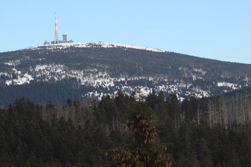 Blick von Torfhaus zum winterlichen Brocken