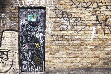 Papier Peint photo autocollant Graffiti graffiti de mur de briques urbaines