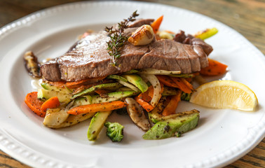 Tuna stake with grilled vegetables