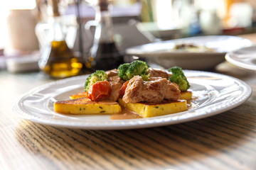 Chicken with prawns, fresh basil and tomatoes cream sauce