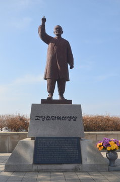 チョ・マンシク像