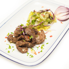 Agnello in salsa con contorno di cavolo e spezie
