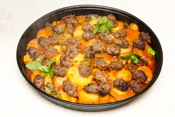 Buletten und Kartoffeln aus dem Ofen