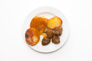 Buletten und Kartoffeln