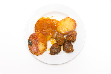 Buletten und Kartoffeln